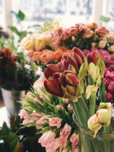 Le choix du fleuriste : une étape clé pour un événement fleuri à souhait