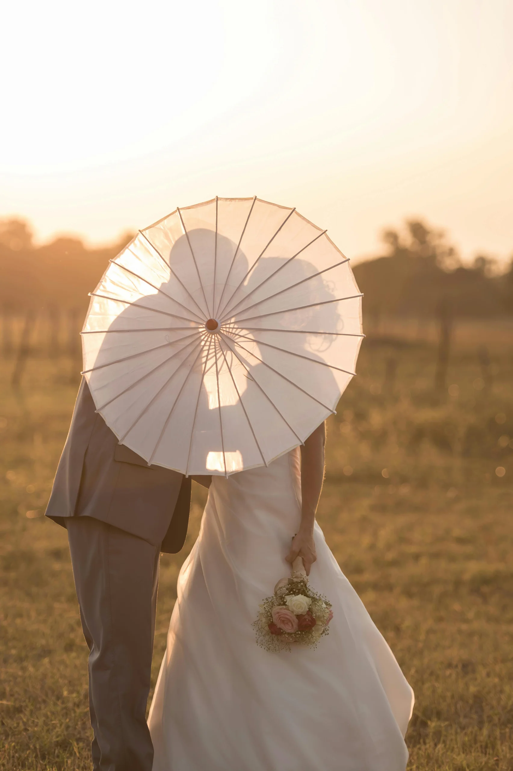 Se dire oui en plein été : nos meilleurs conseils pour un mariage estival sans fausse note