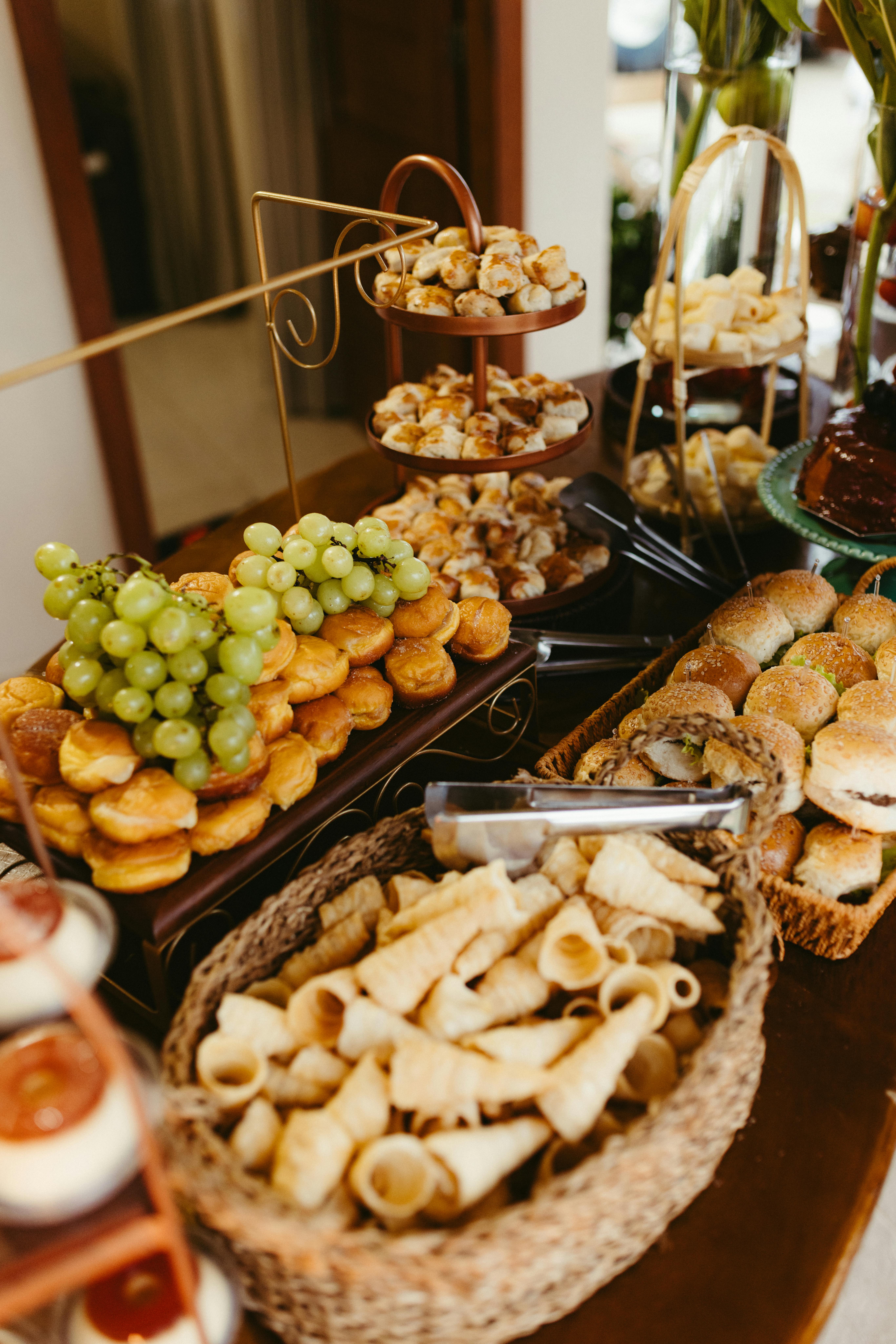 Buffet, cocktail dînatoire ou repas assis : quel format choisir pour votre événement ?
